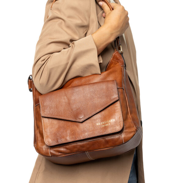 Project 1  Farve: Walnut/Gold